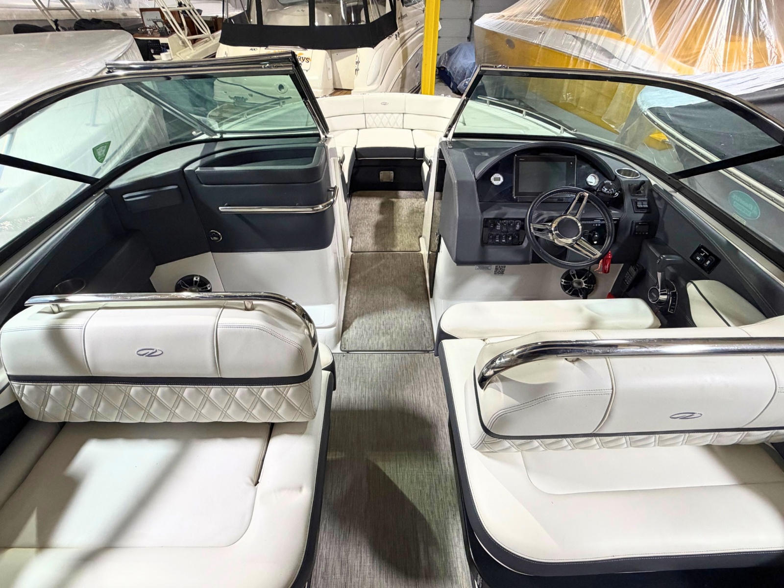 28' 2019 Regal 2800 Bowrider