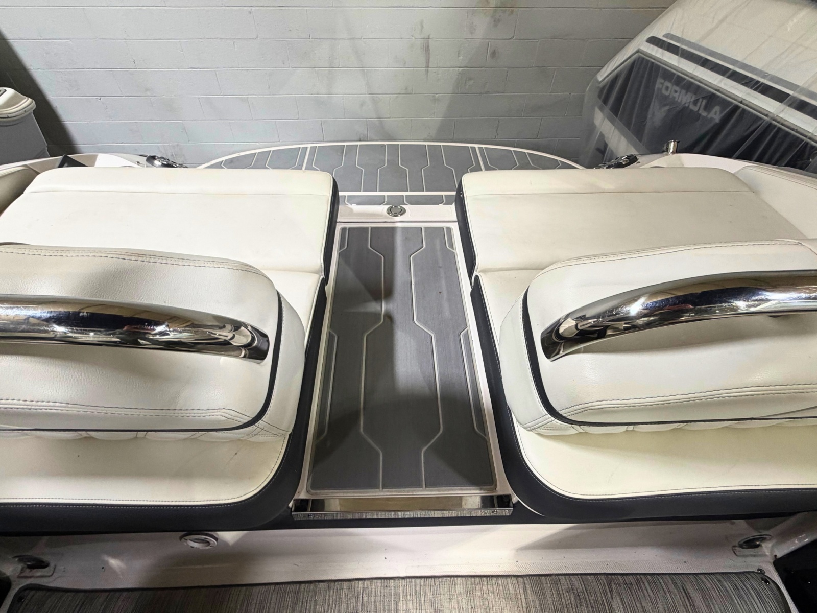 28' 2019 Regal 2800 Bowrider