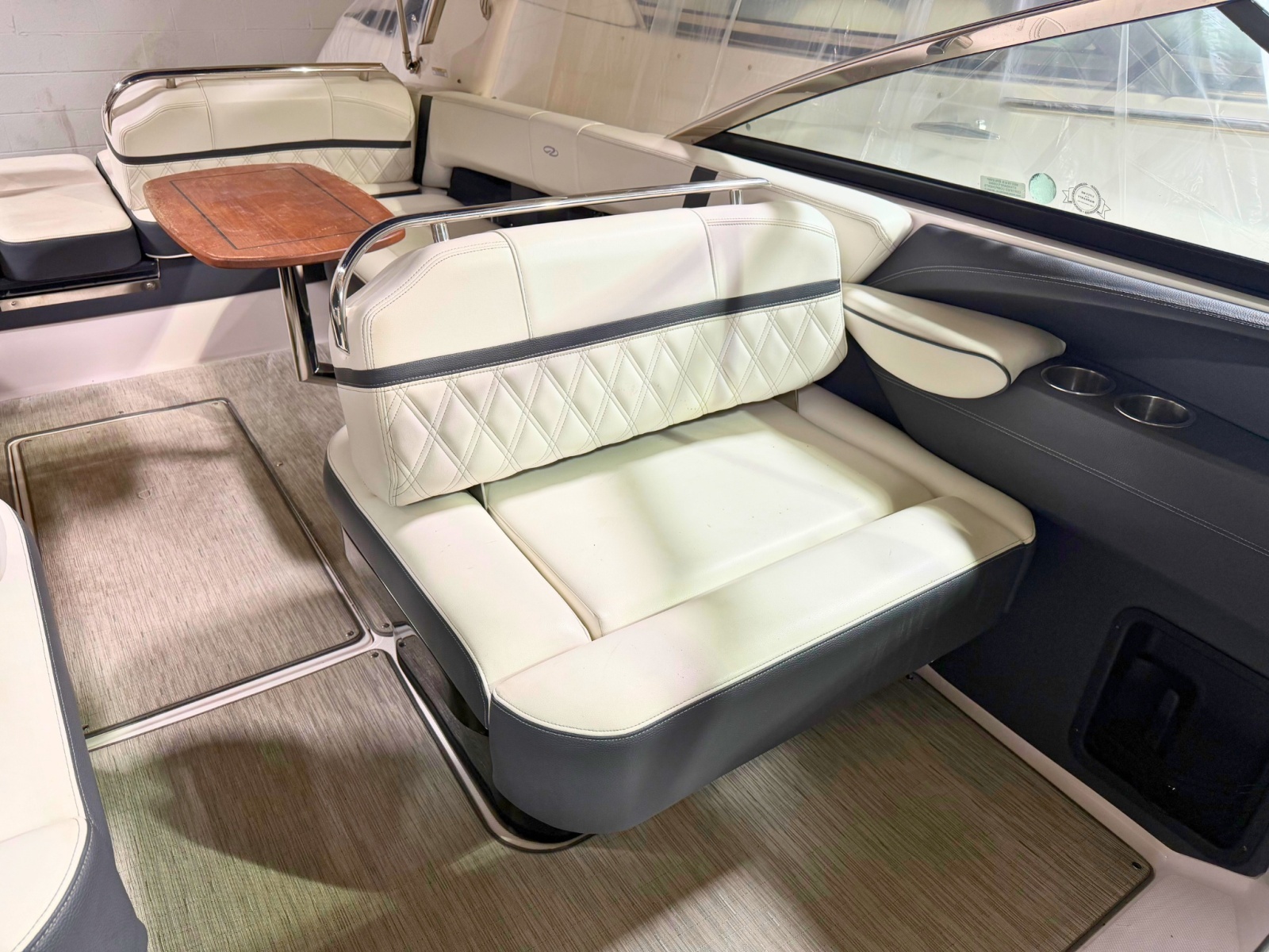 28' 2019 Regal 2800 Bowrider