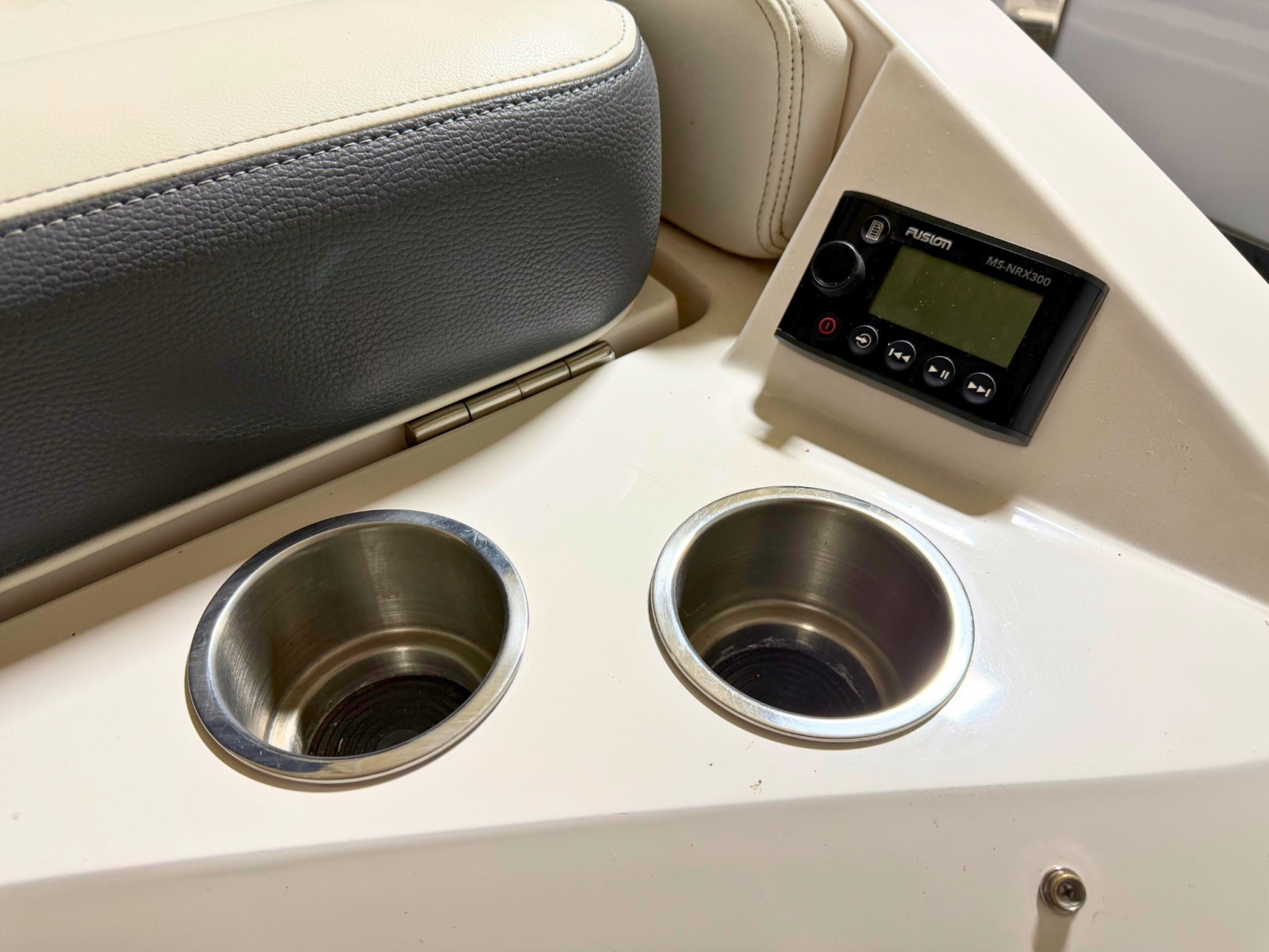 28' 2019 Regal 2800 Bowrider