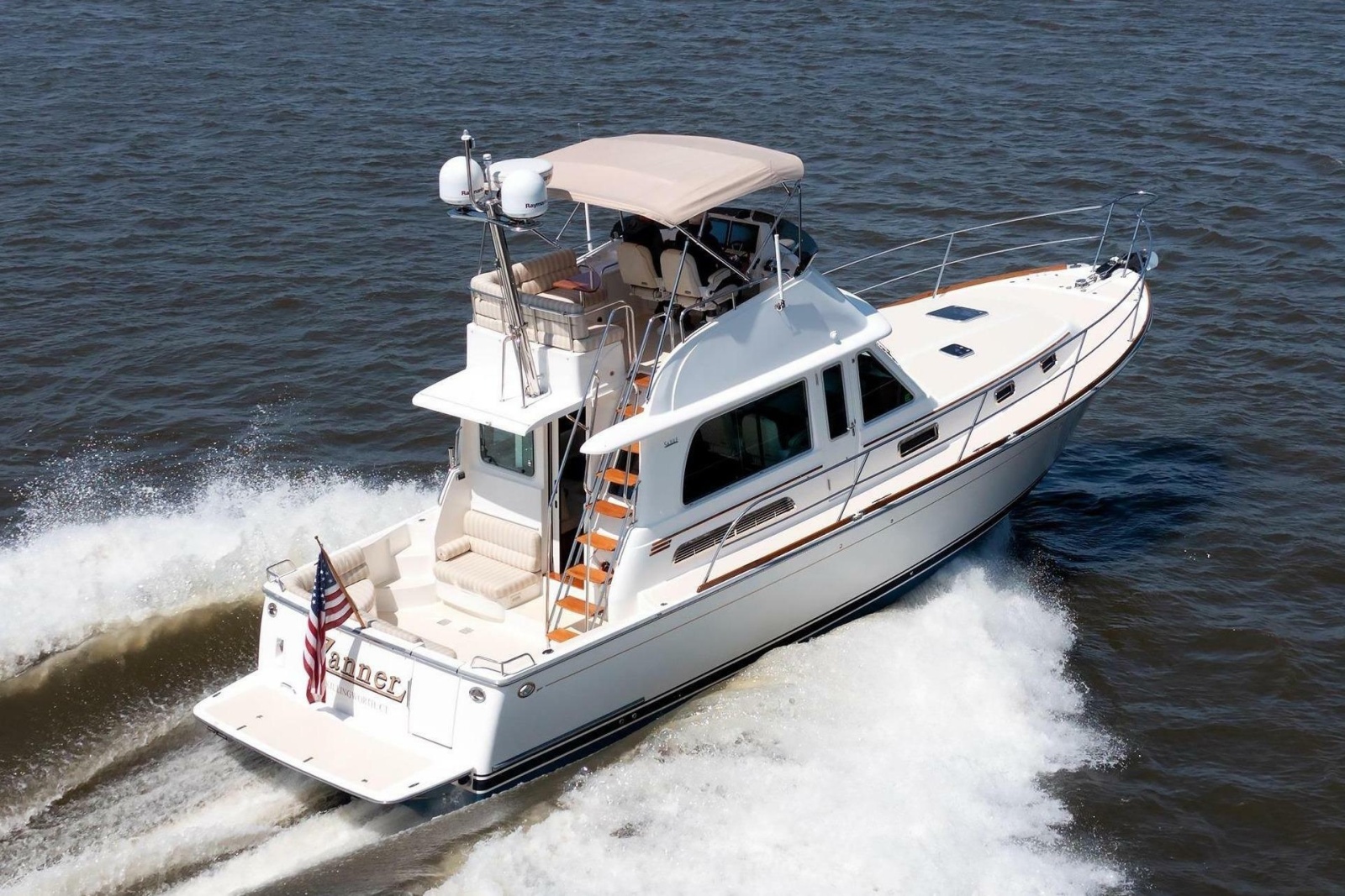 42' 2016 Sabre 42 Fly Bridge Sedan