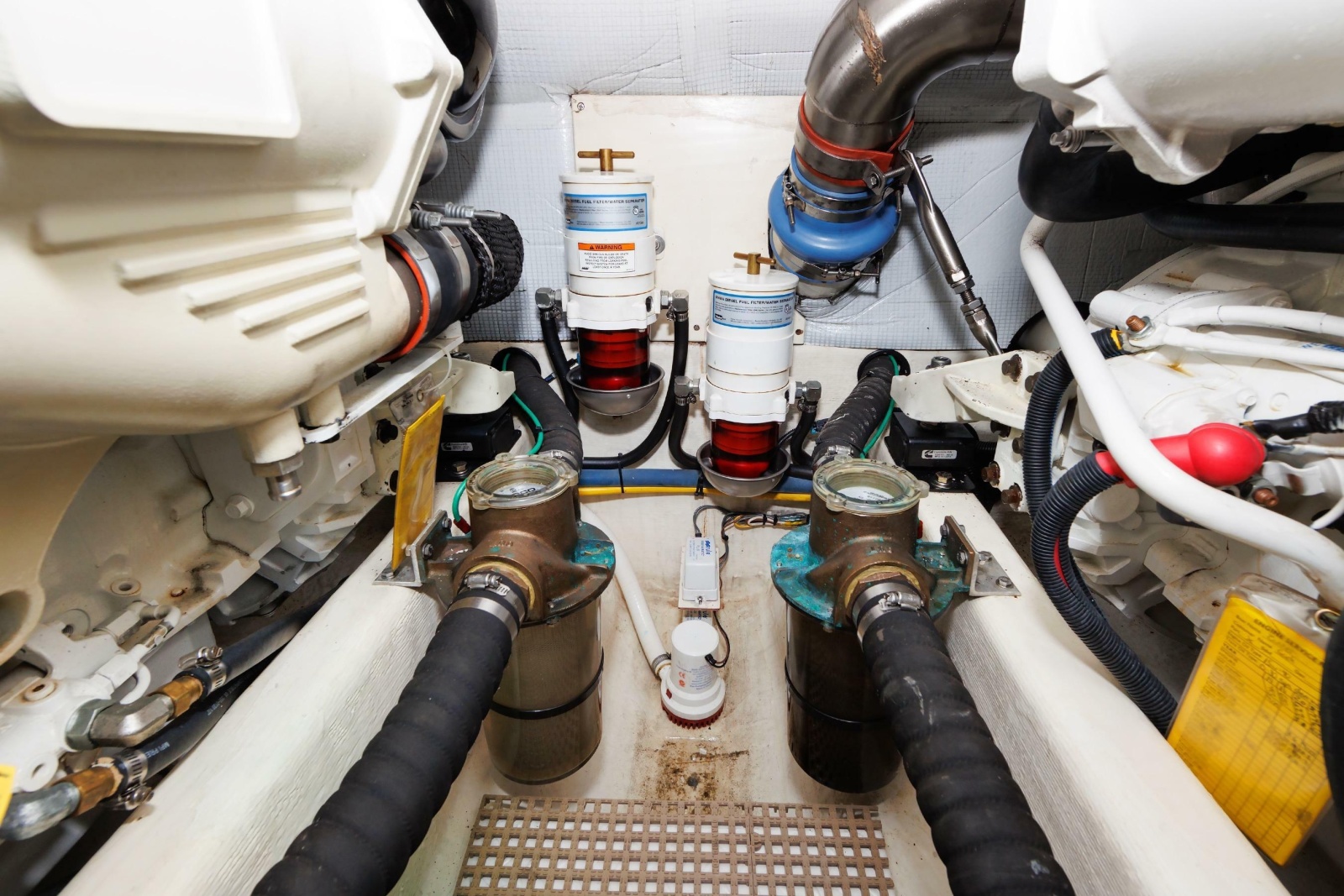 42' 2016 Sabre 42 Fly Bridge Sedan