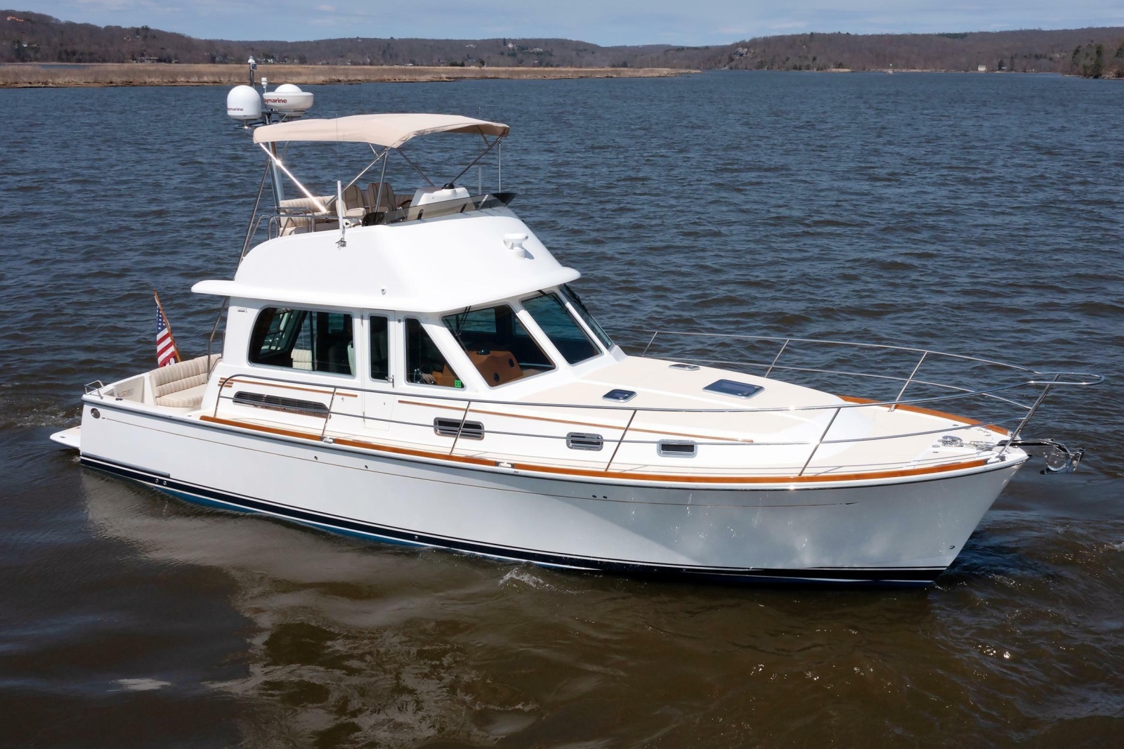 42' 2016 Sabre 42 Fly Bridge Sedan