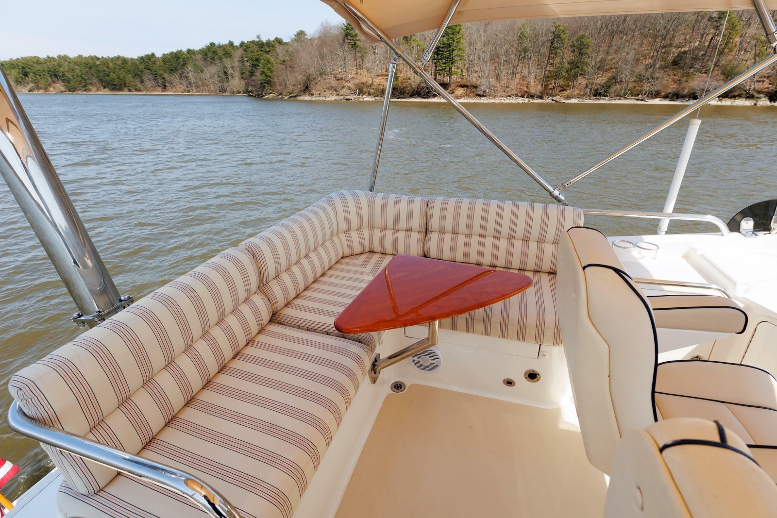 42' 2016 Sabre 42 Fly Bridge Sedan