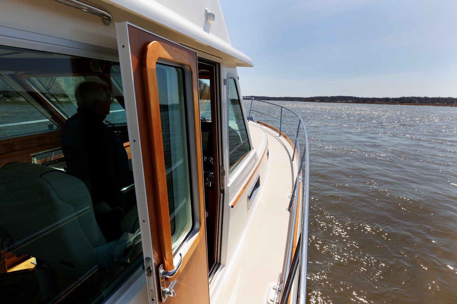 42' 2016 Sabre 42 Fly Bridge Sedan