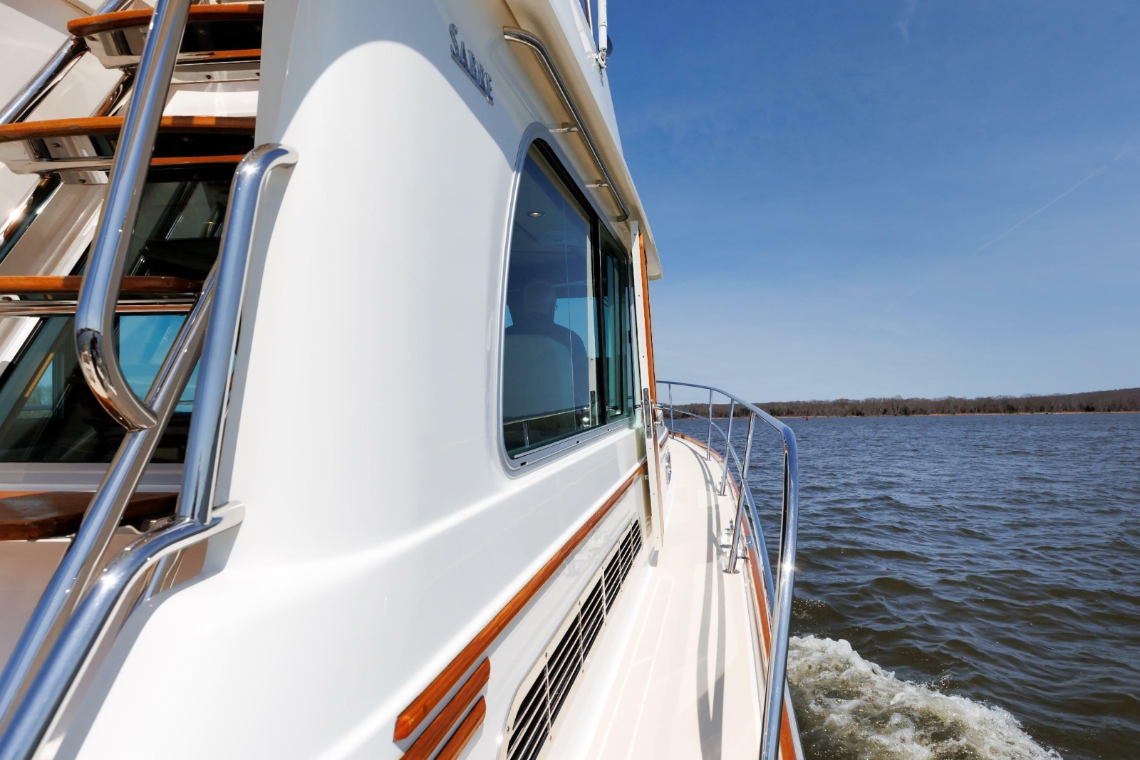 42' 2016 Sabre 42 Fly Bridge Sedan