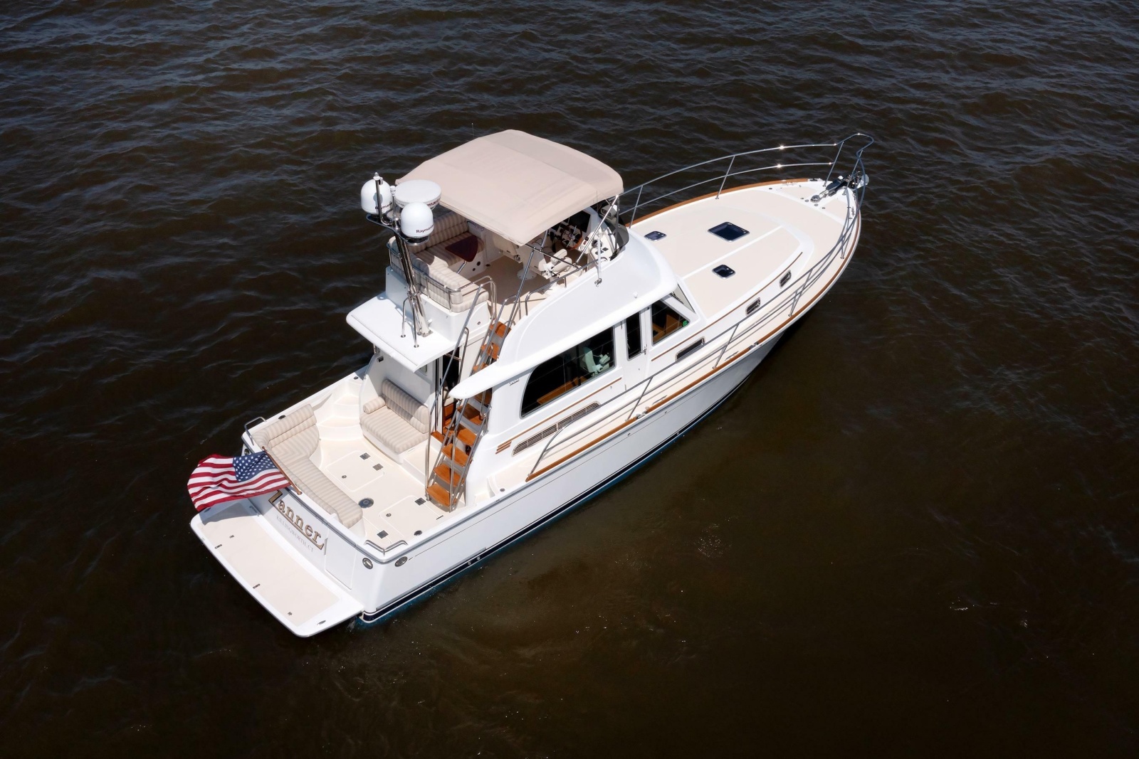 42' 2016 Sabre 42 Fly Bridge Sedan