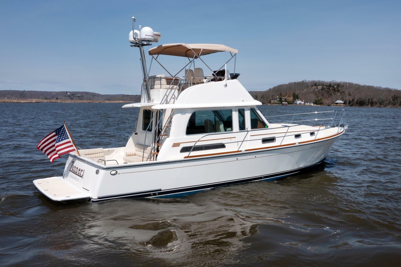 42' 2016 Sabre 42 Fly Bridge Sedan