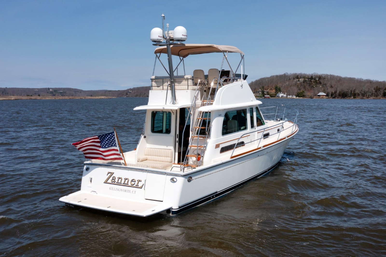 42' 2016 Sabre 42 Fly Bridge Sedan