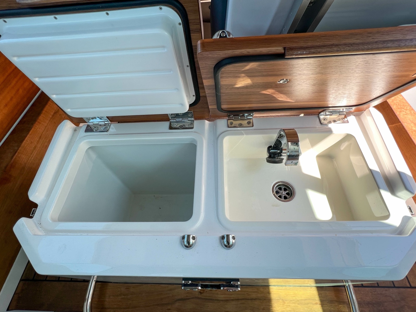 28' 2020 Axopar 28 Cabin