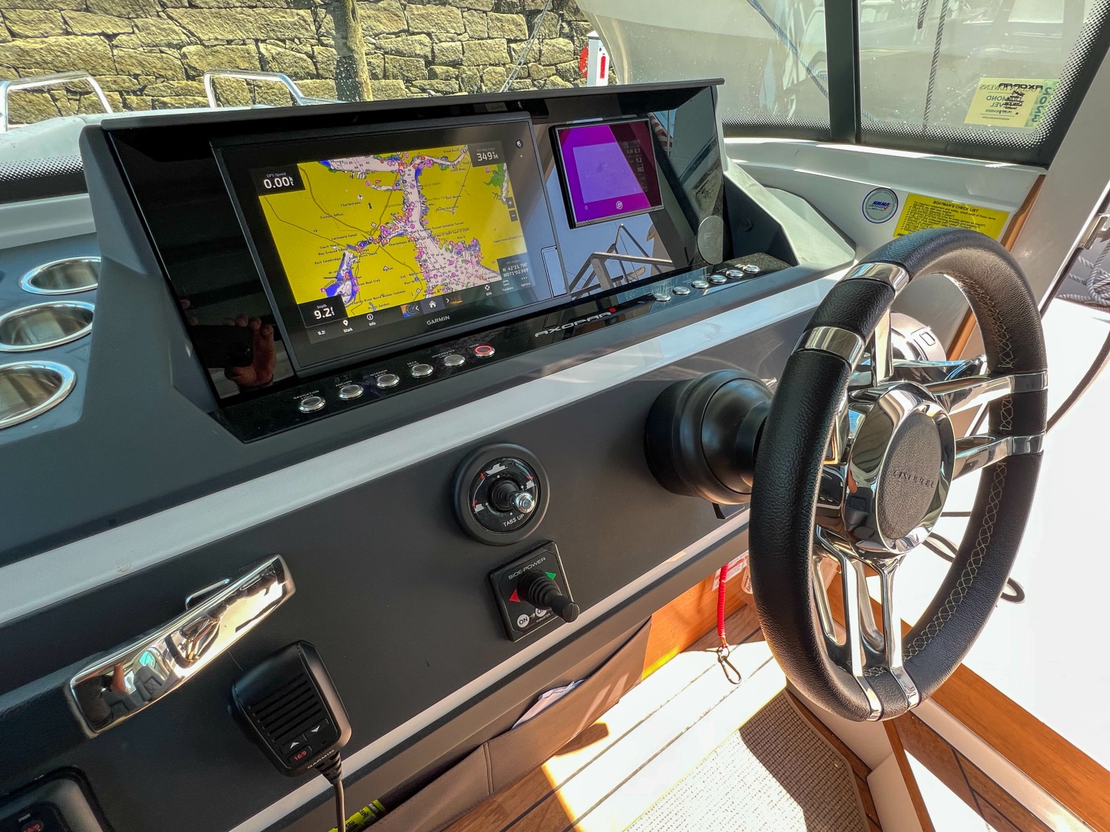 28' 2020 Axopar 28 Cabin