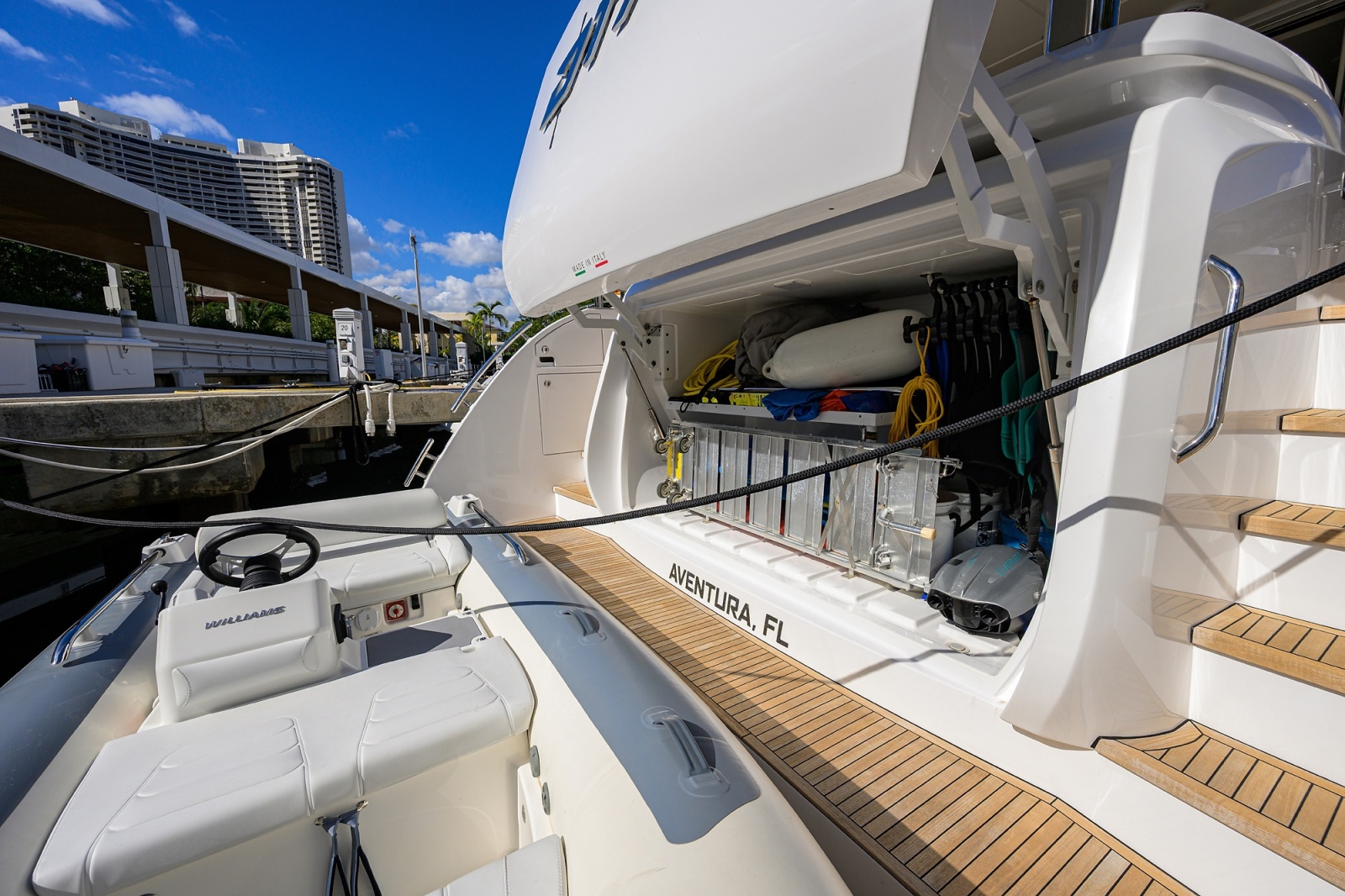 78' 2024 Azimut Fly 78