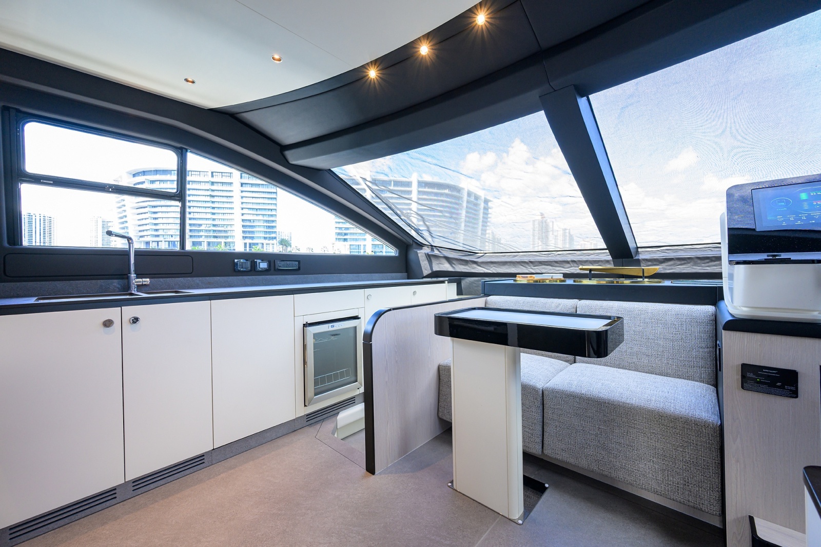 78' 2024 Azimut Fly 78