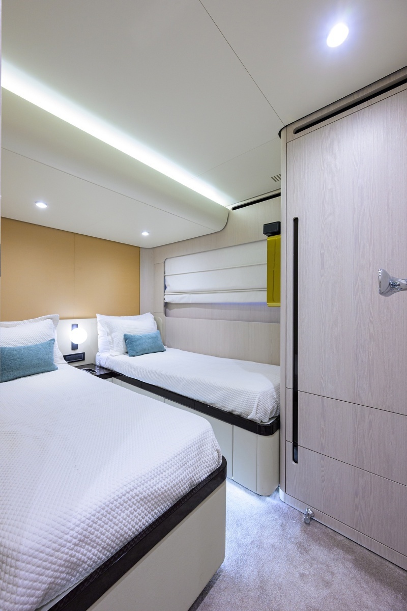 DT78 78ft Azimut Yacht For Sale