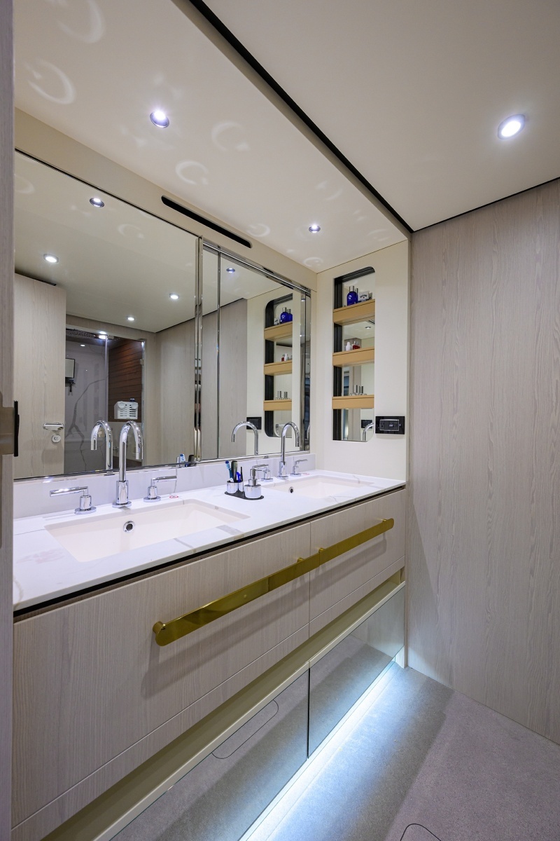 DT78 78ft Azimut Yacht For Sale