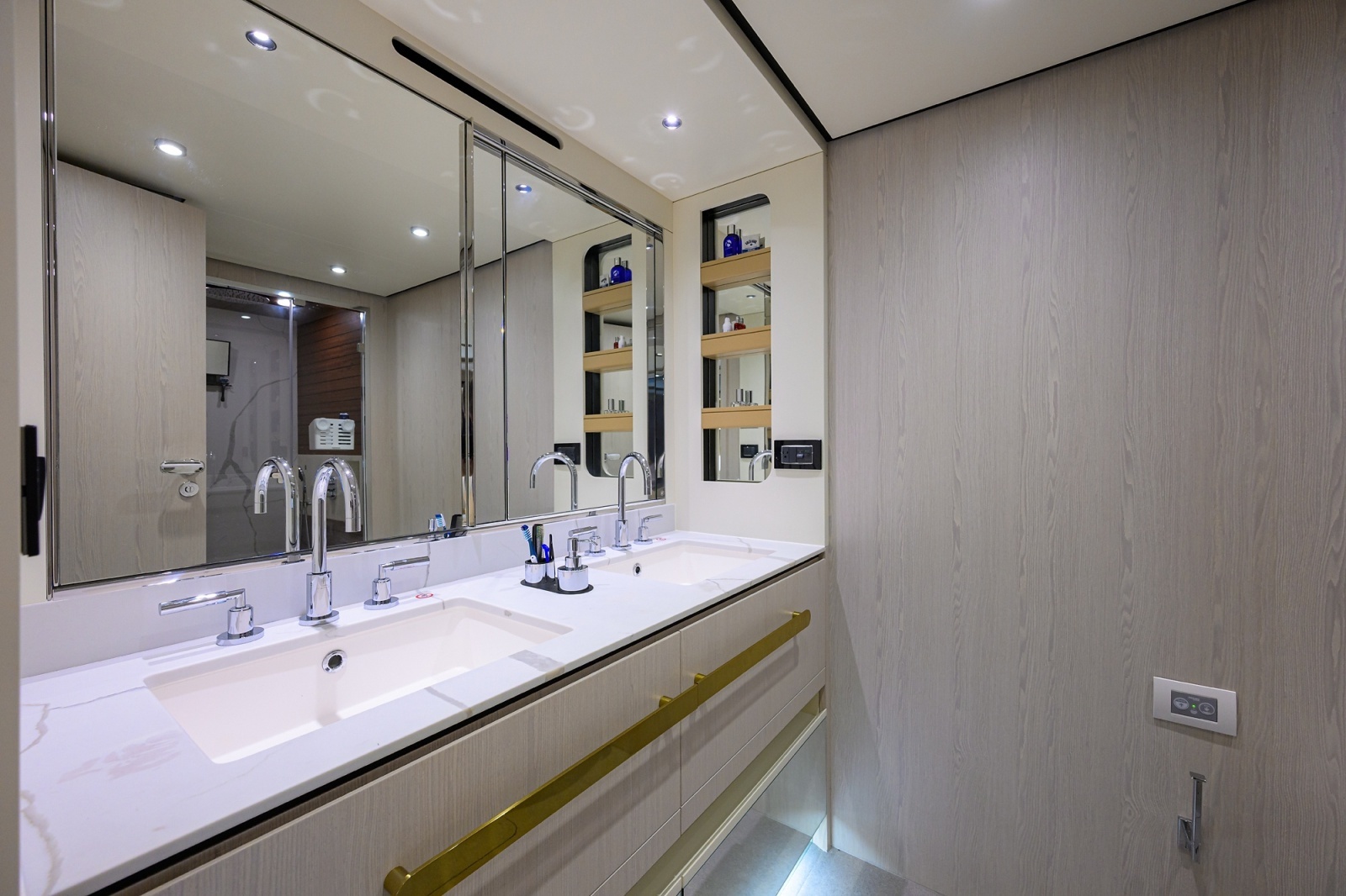 DT78 78ft Azimut Yacht For Sale