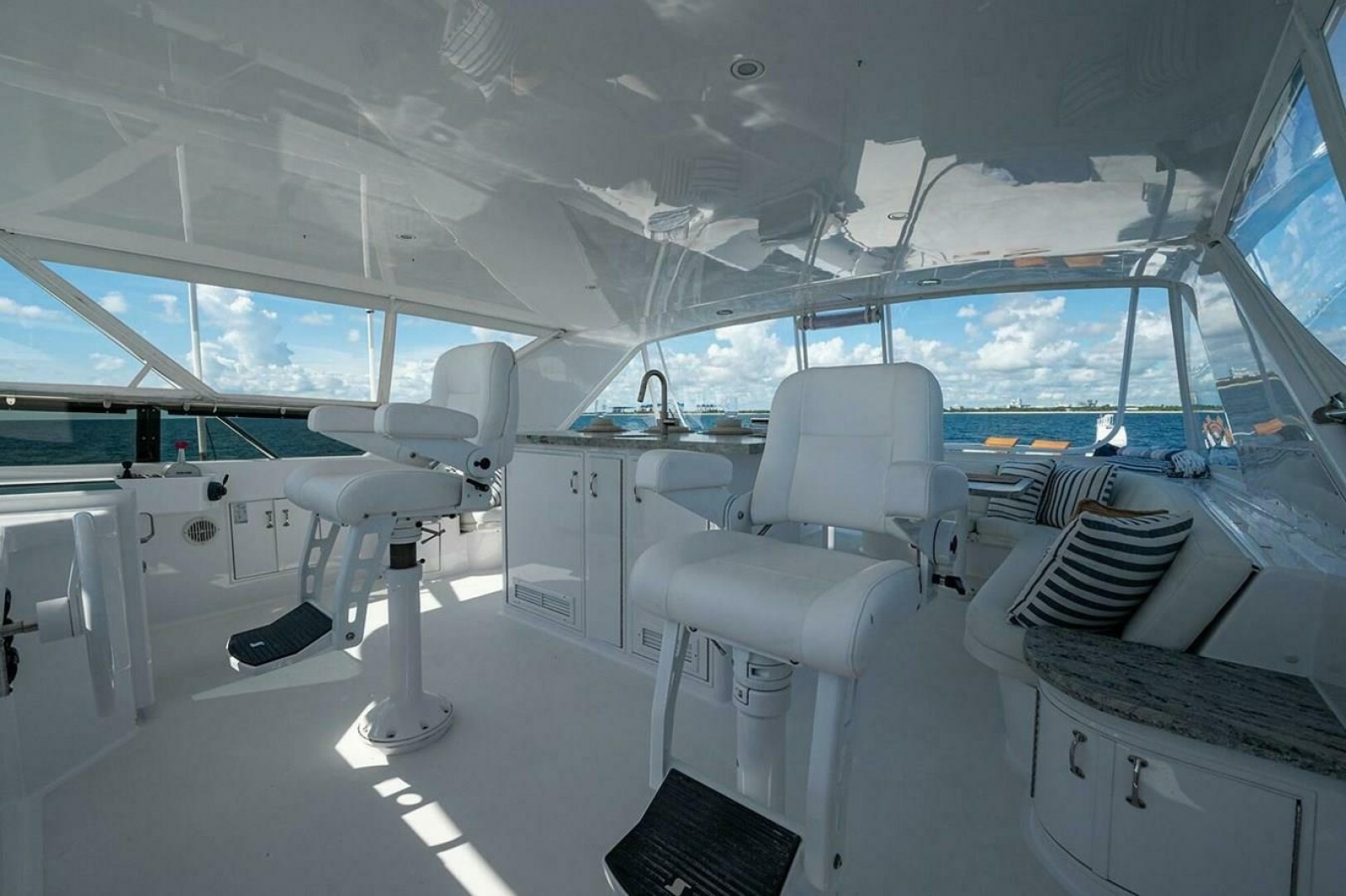 MAGNUM RIDE 100ft Hatteras Yacht For Sale