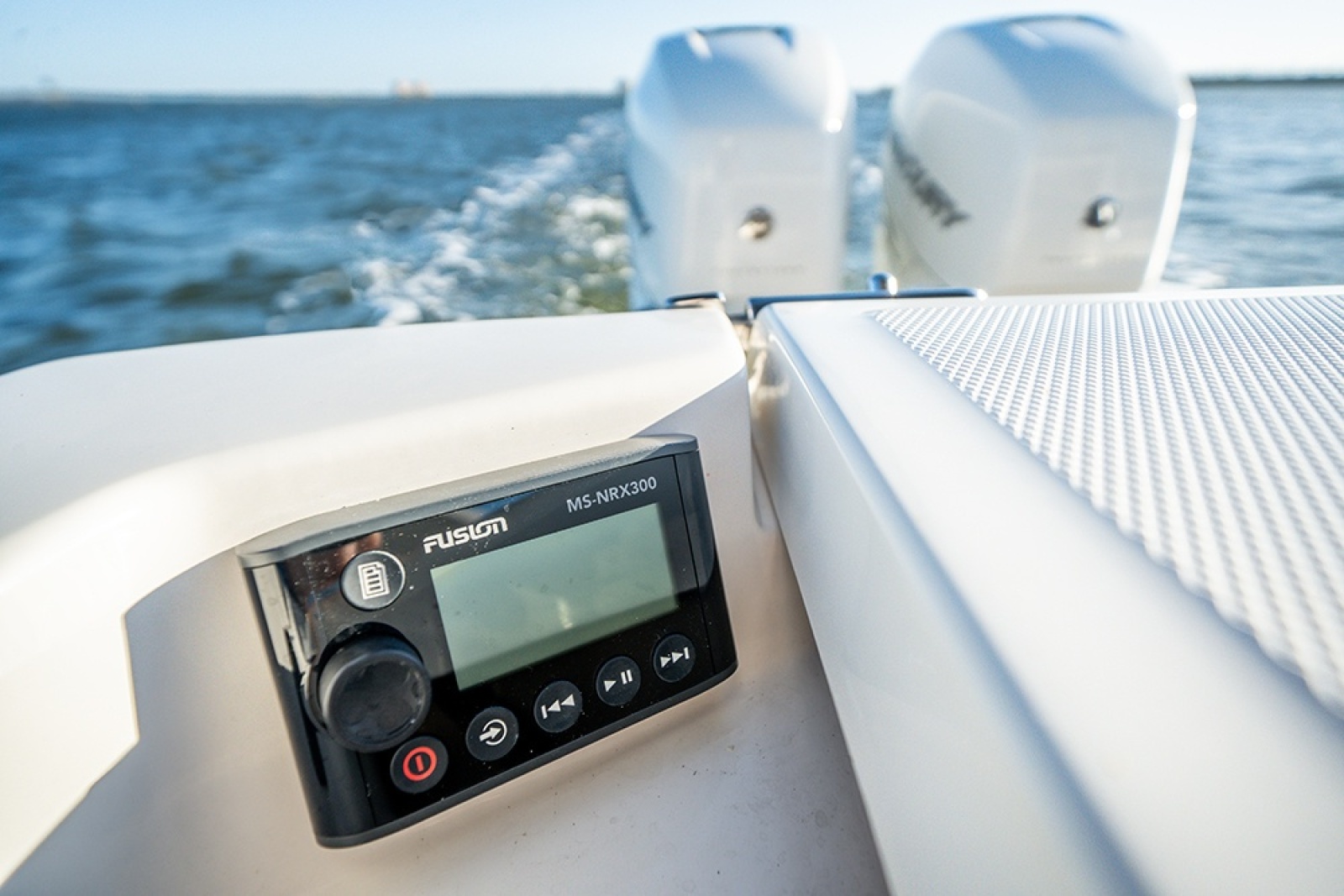 35' 2023 Sea Ray SLX 350 Outboard