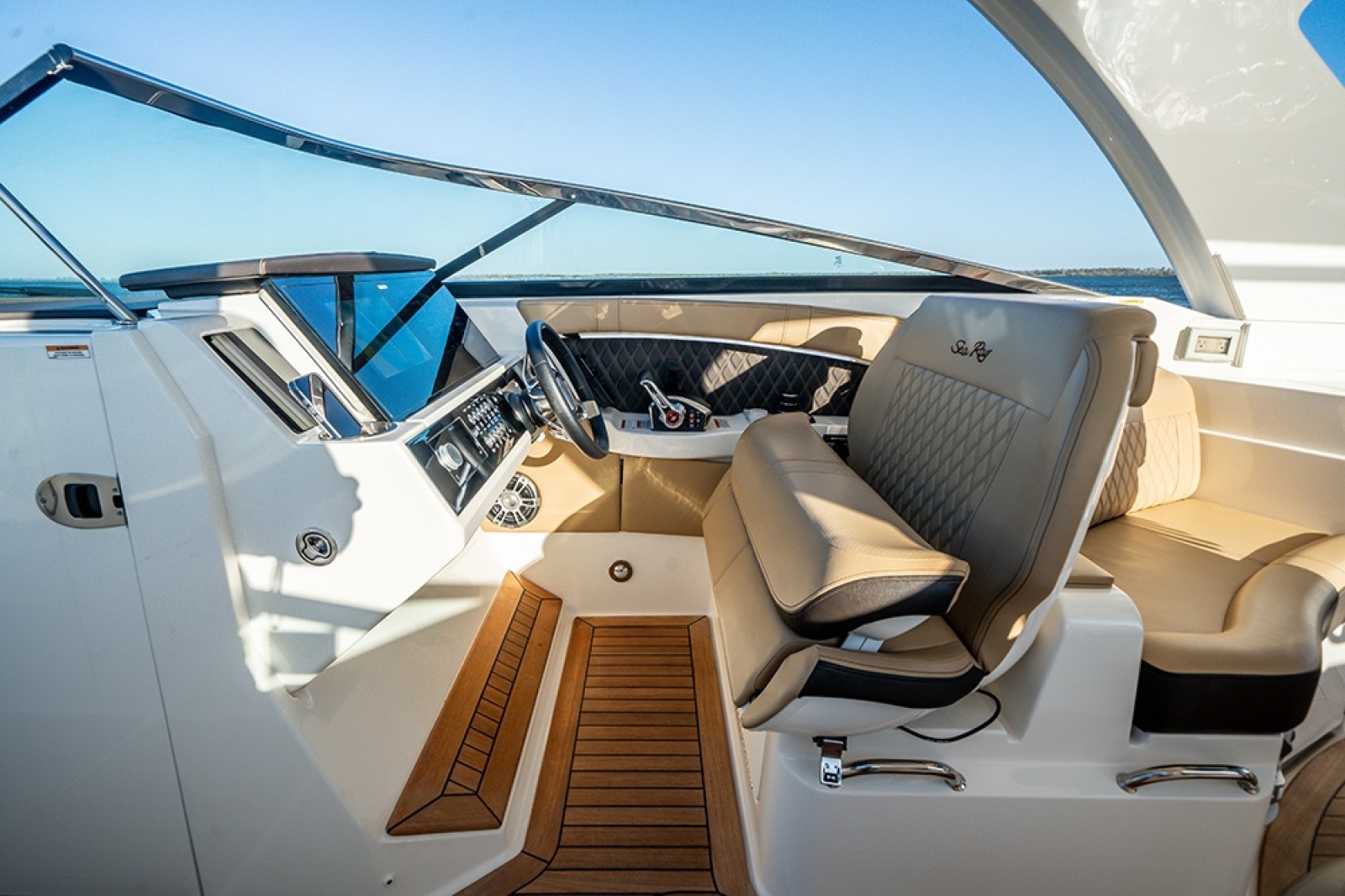 35' 2023 Sea Ray SLX 350 Outboard