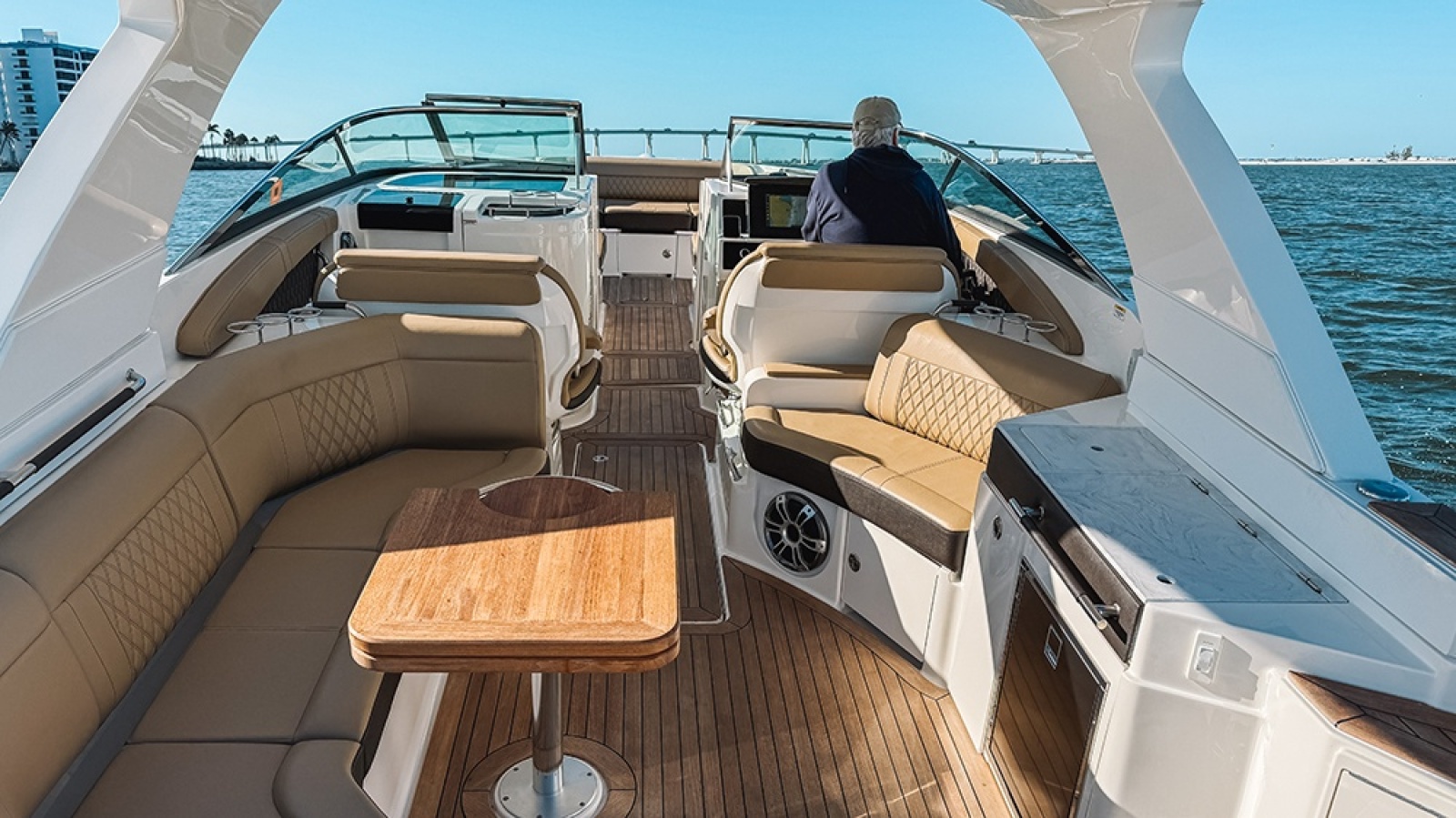 35' 2023 Sea Ray SLX 350 Outboard