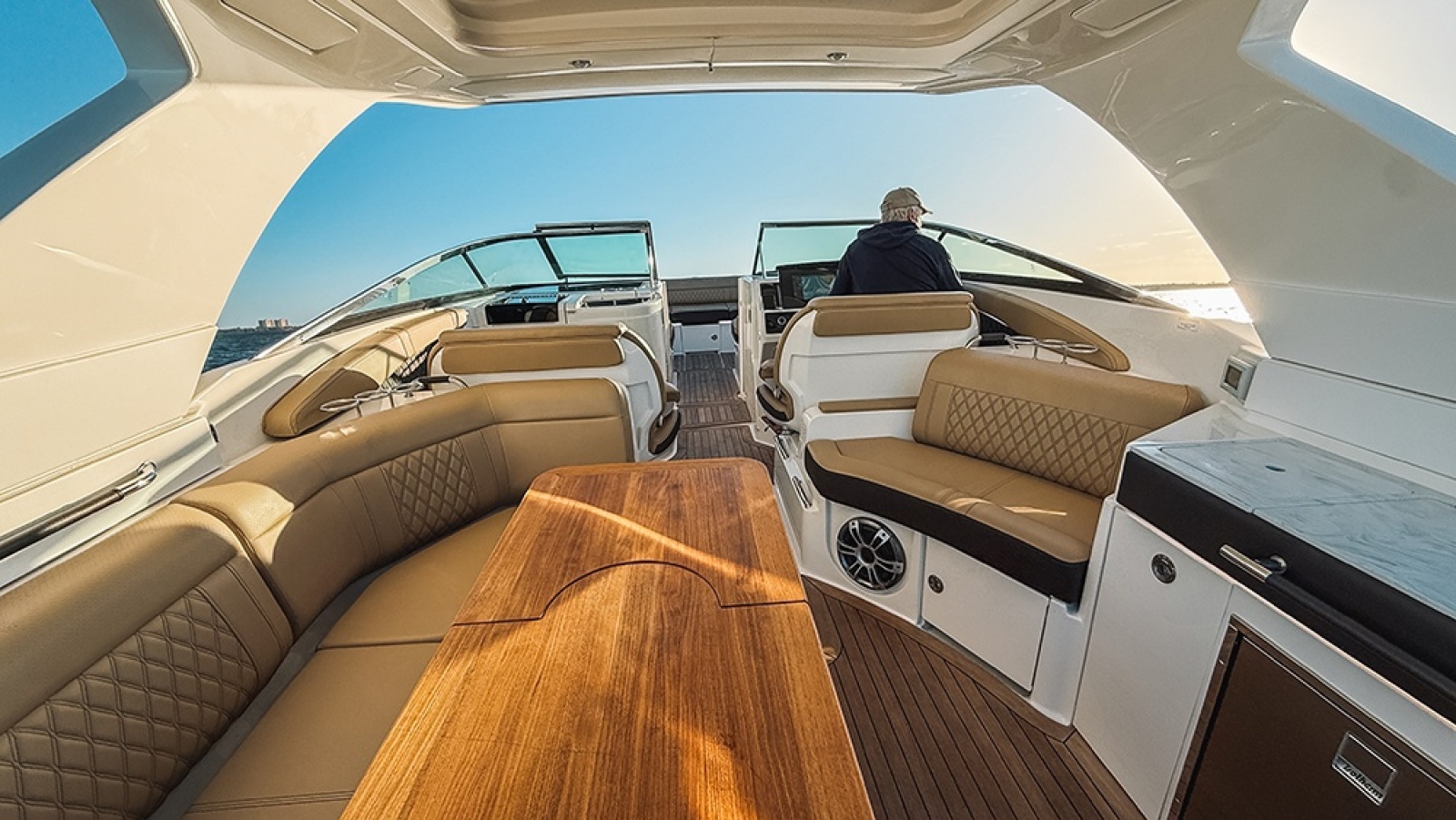 35' 2023 Sea Ray SLX 350 Outboard