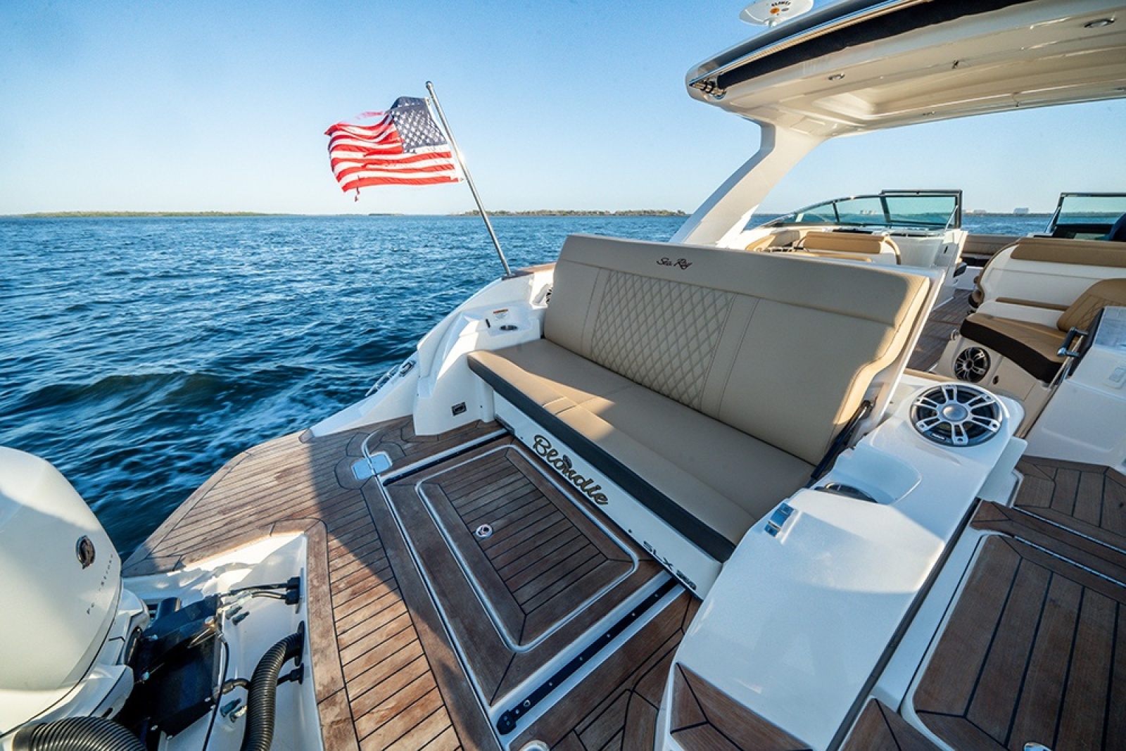 35' 2023 Sea Ray SLX 350 Outboard