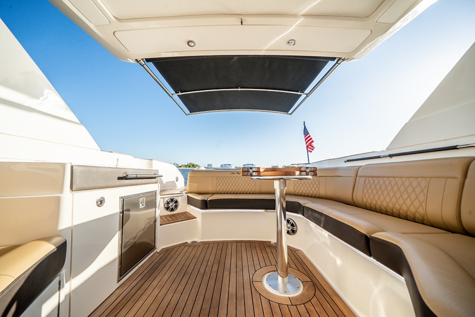 35' 2023 Sea Ray SLX 350 Outboard