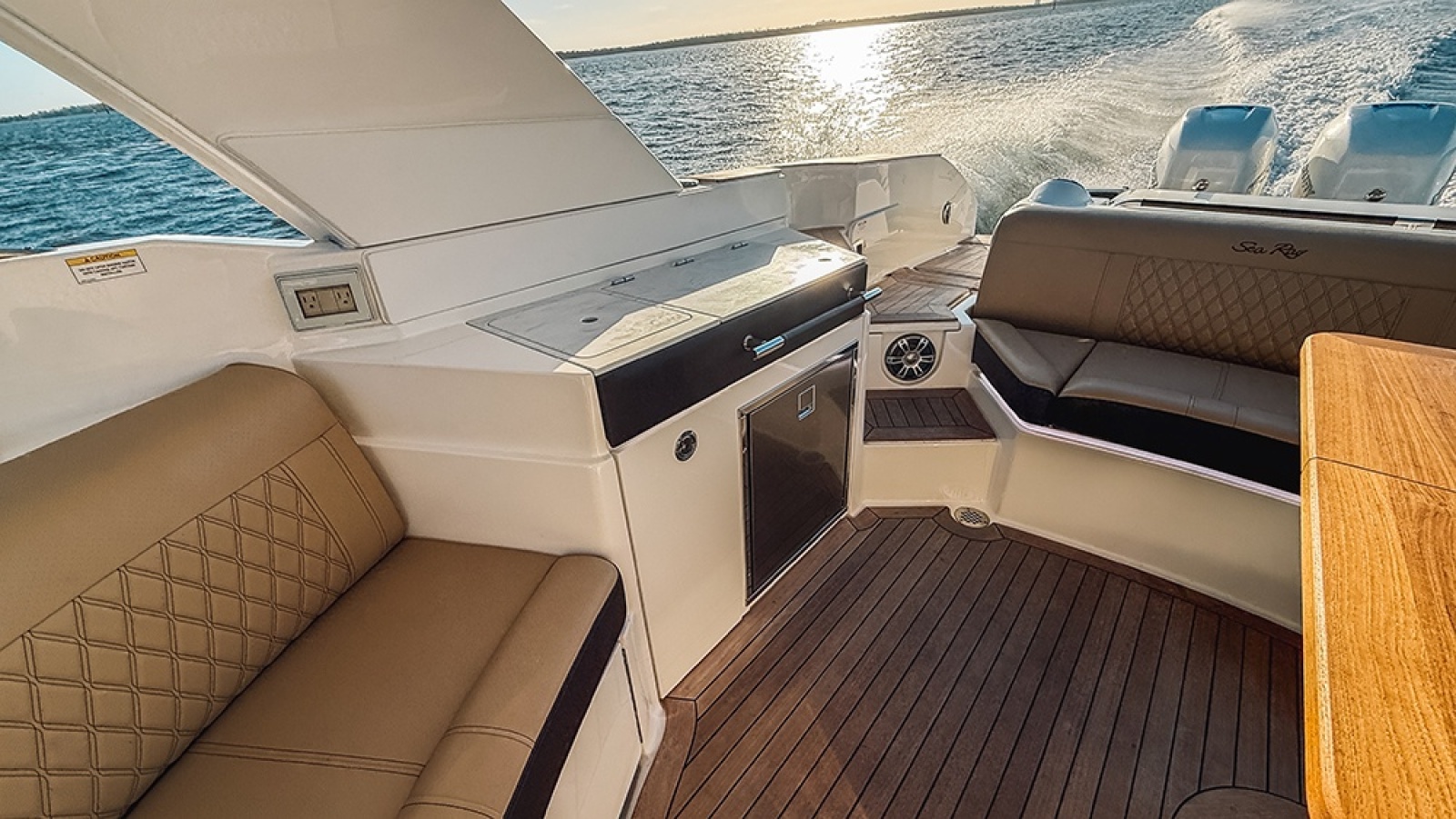 35' 2023 Sea Ray SLX 350 Outboard