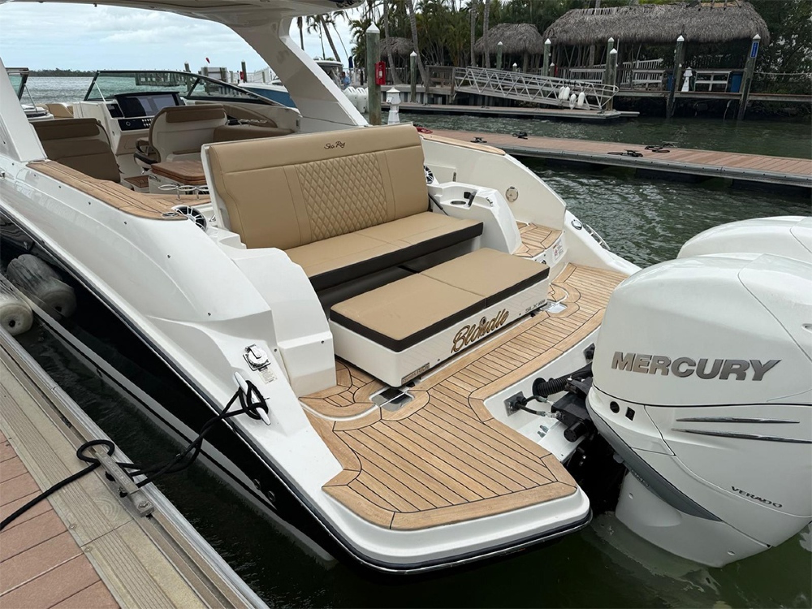 35' 2023 Sea Ray SLX 350 Outboard