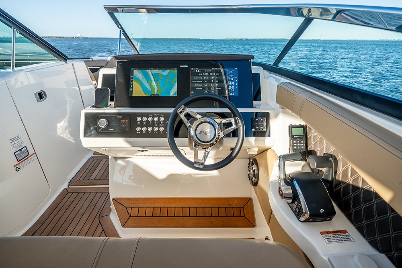 35' 2023 Sea Ray SLX 350 Outboard