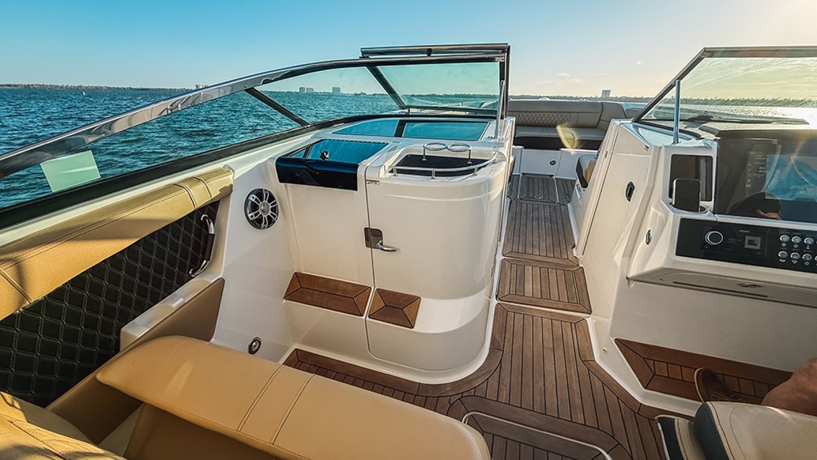 35' 2023 Sea Ray SLX 350 Outboard