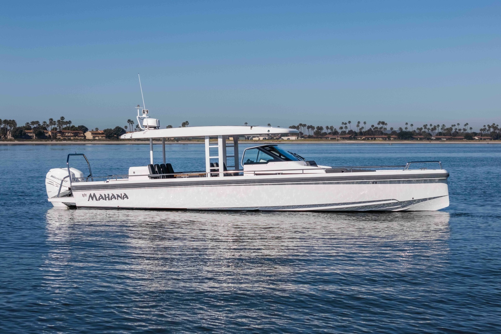 MINI MAHANA 37ft Axopar Yacht For Sale