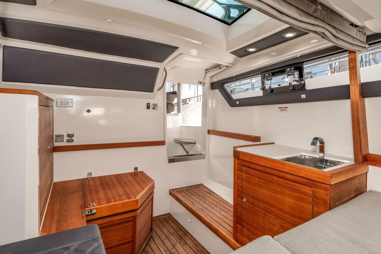 MINI MAHANA 37ft Axopar Yacht For Sale