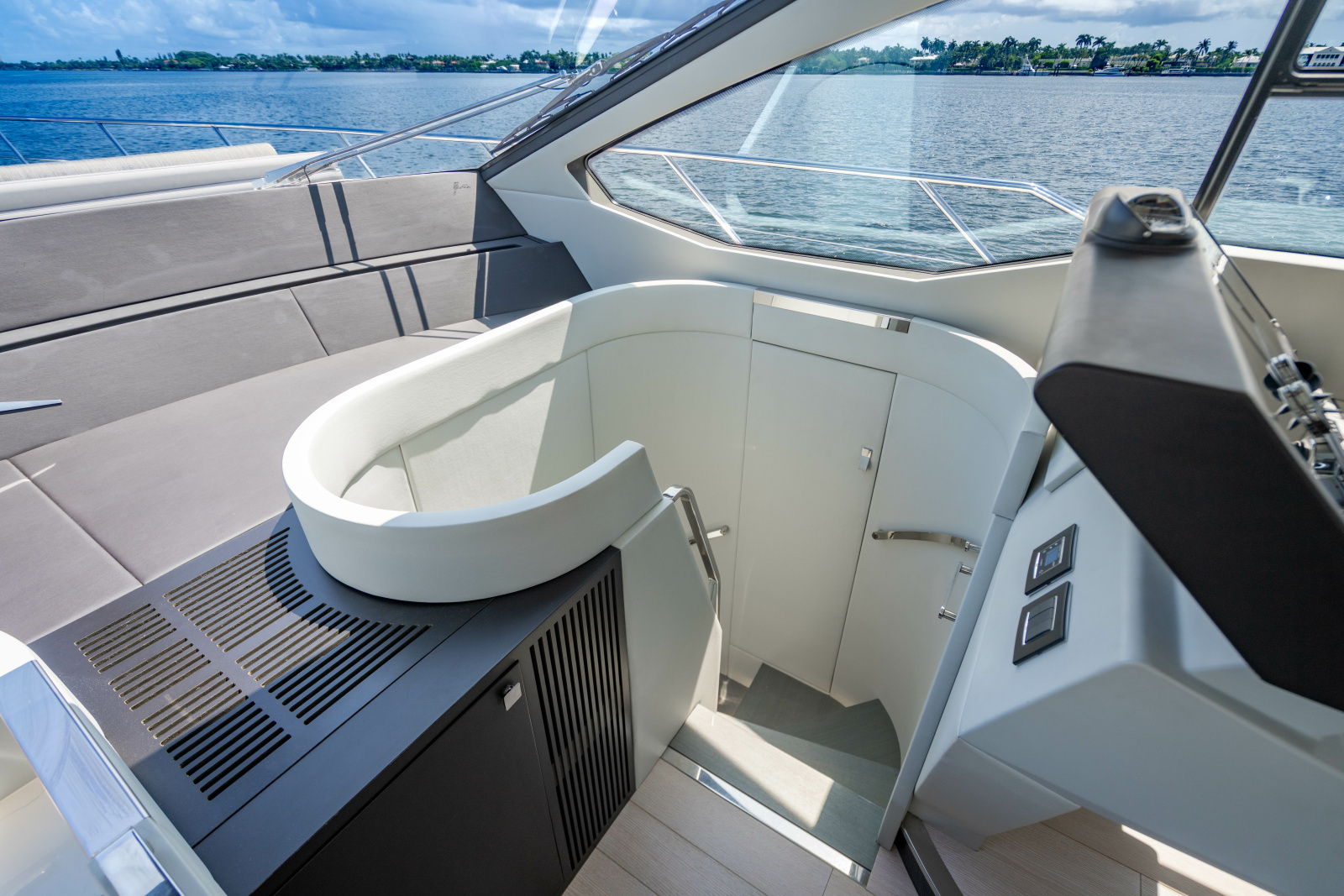 2019 Azimut S7