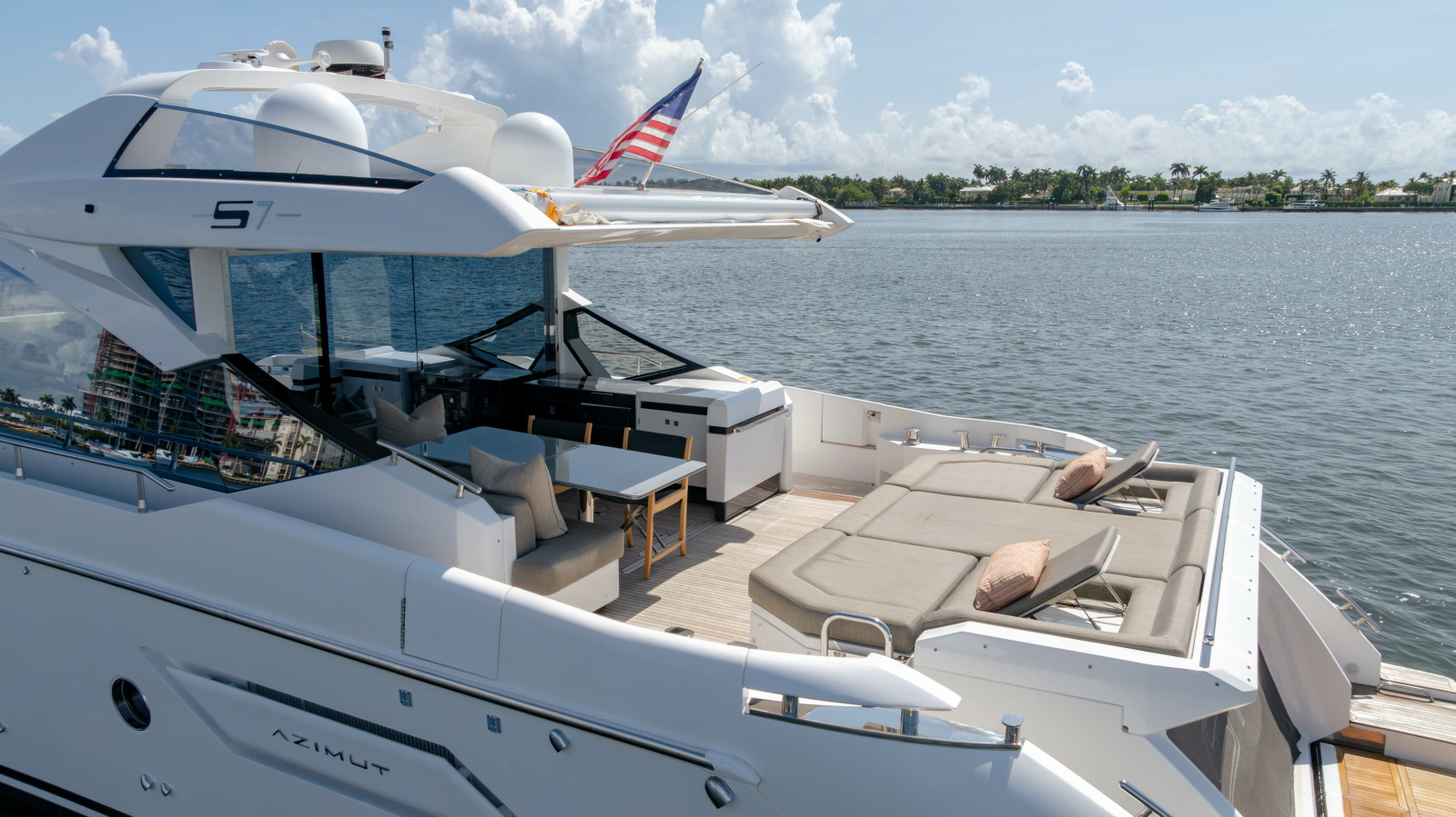 2019 Azimut S7