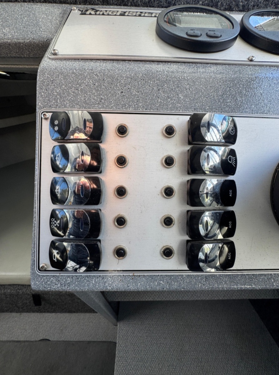 27' 2018 KingFisher 2725 Weekender