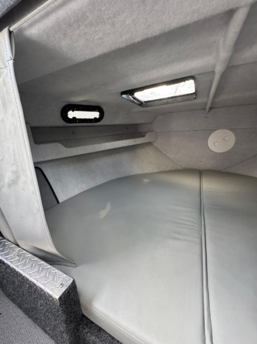 27' 2018 KingFisher 2725 Weekender