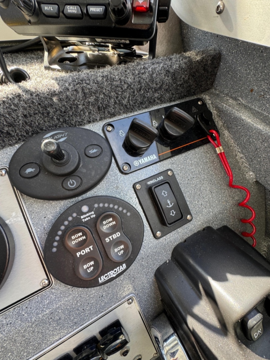 27' 2018 KingFisher 2725 Weekender