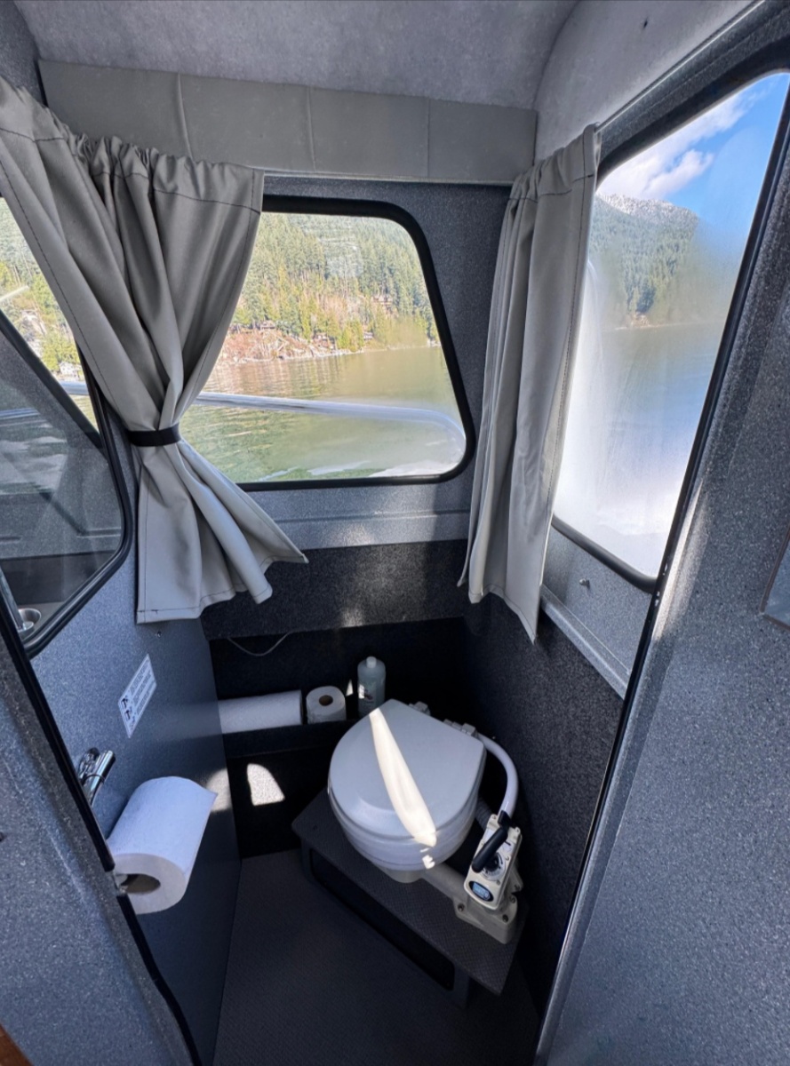 27' 2018 KingFisher 2725 Weekender
