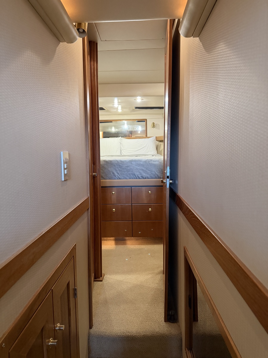 47' 1999 Bayliner 4788