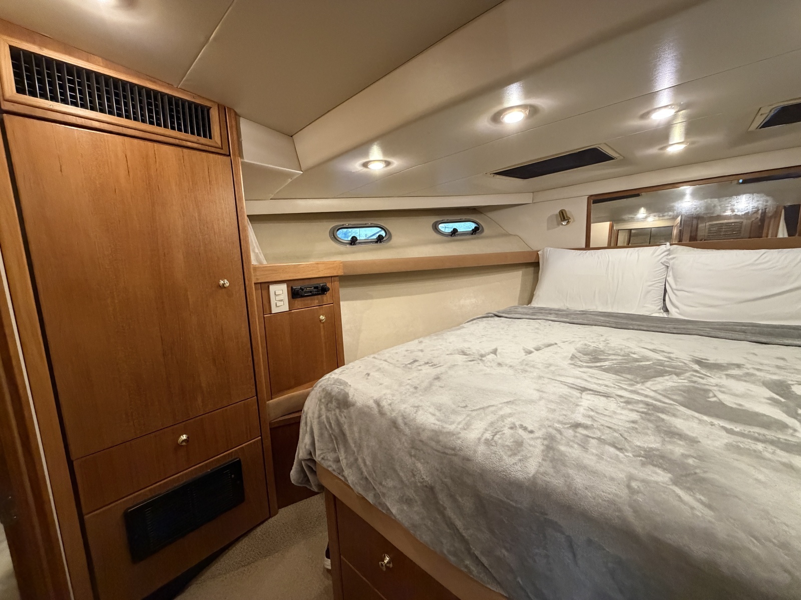 Never Satisfied 47ft Bayliner Yacht For Sale