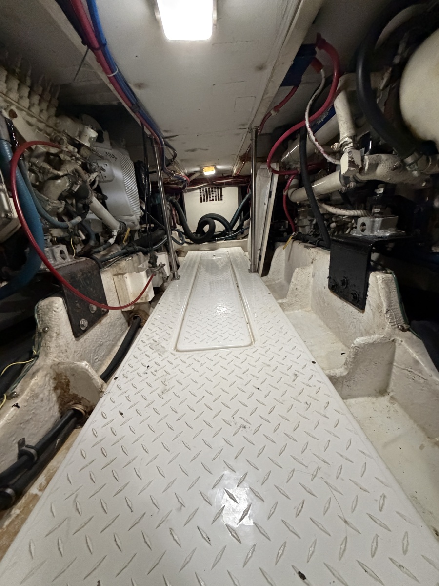 47' 1999 Bayliner 4788