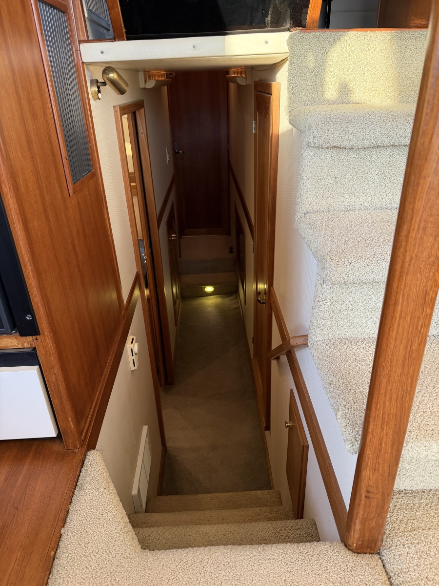 47' 1999 Bayliner 4788