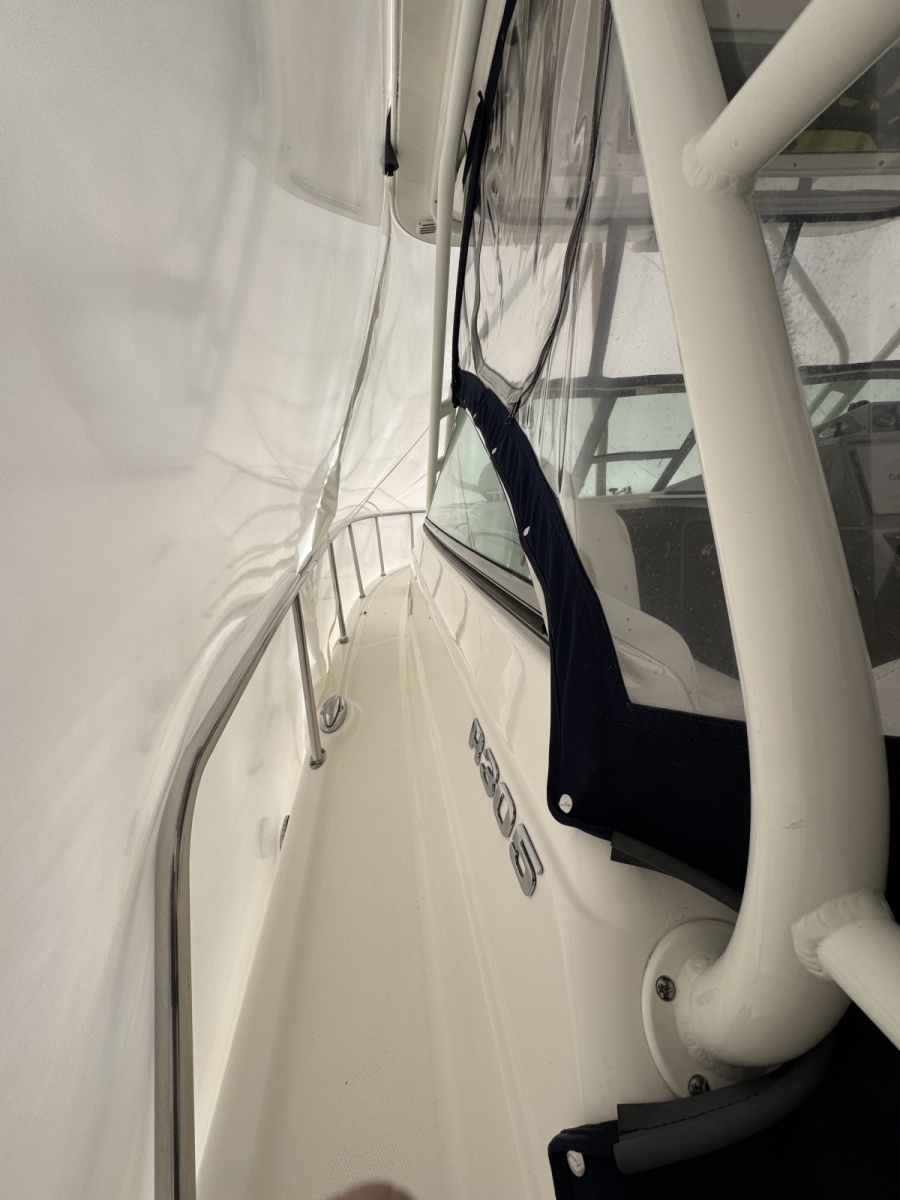 30ft Robalo Yacht For Sale