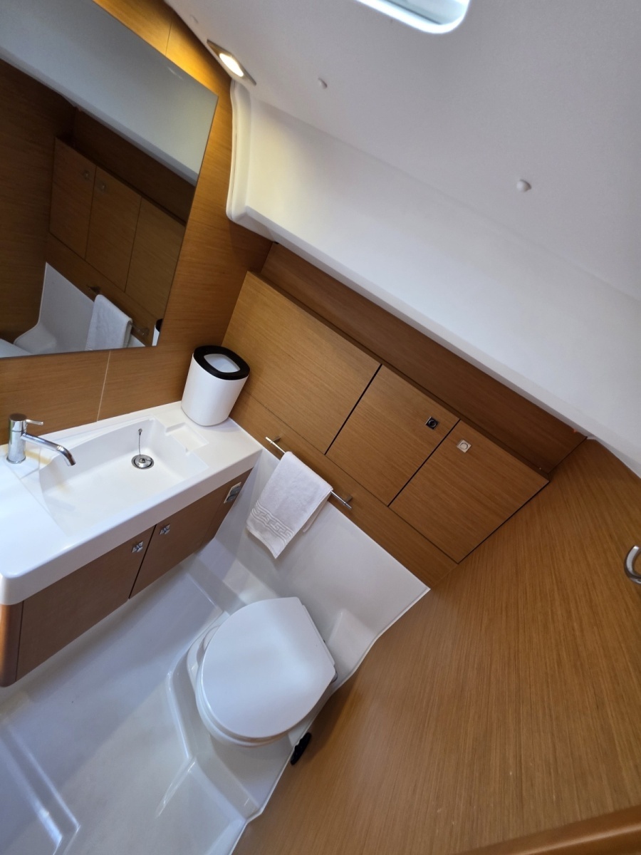 Adventure 1 47ft Jeanneau Yacht For Sale