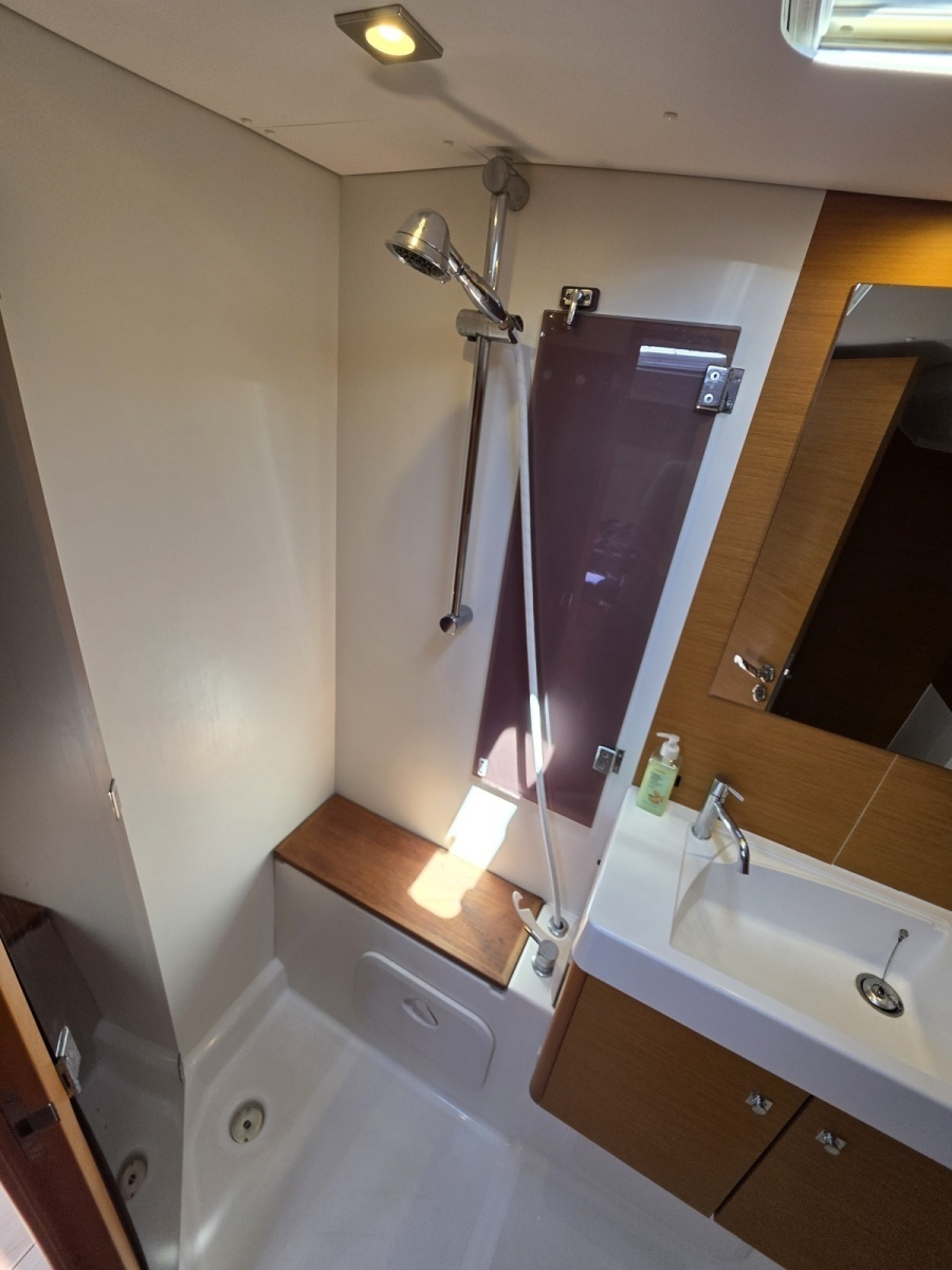 Adventure 1 47ft Jeanneau Yacht For Sale