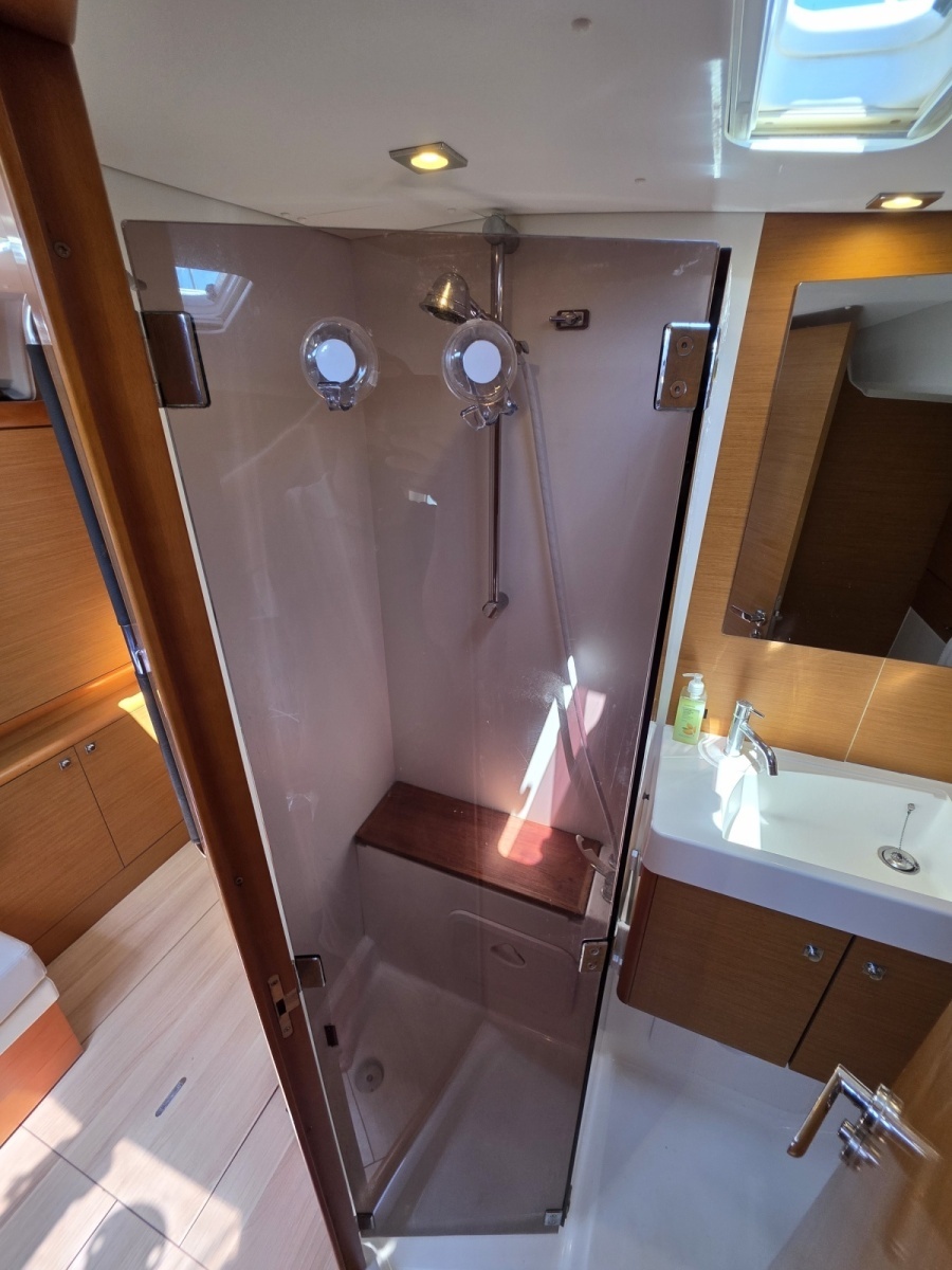 Adventure 1 47ft Jeanneau Yacht For Sale