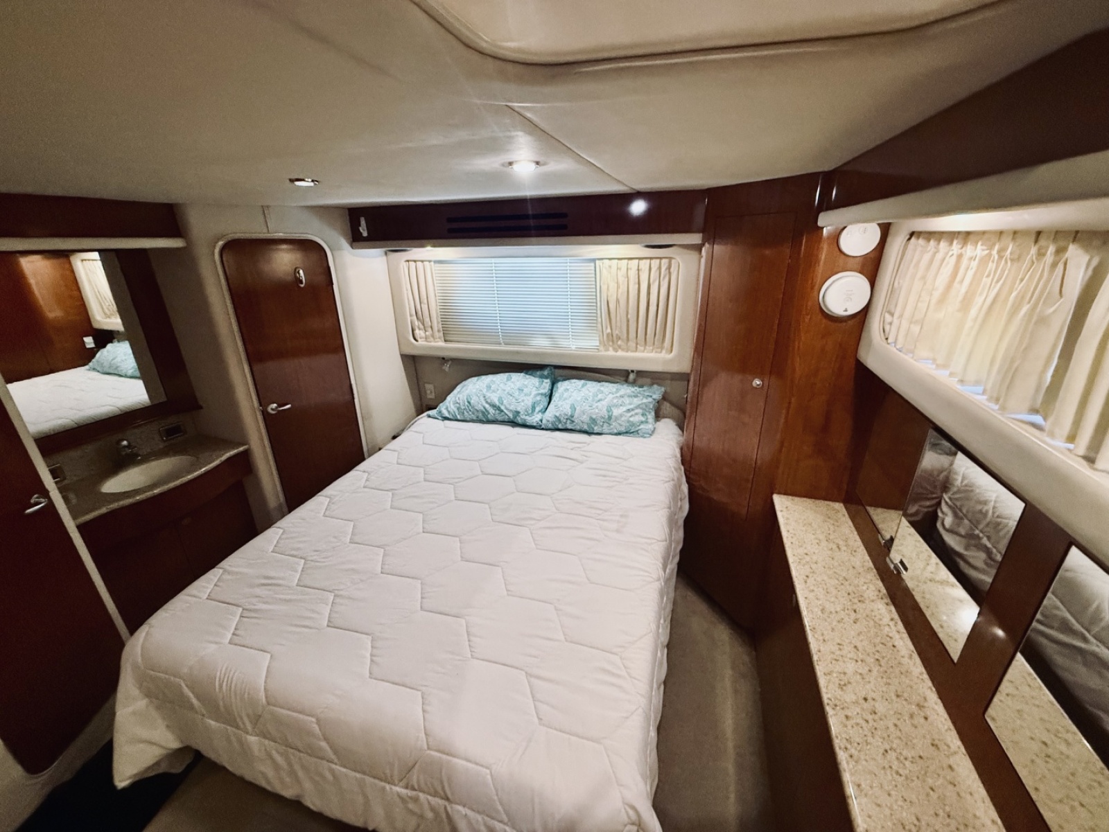 39' 2004 Sea Ray 390 Motor Yacht