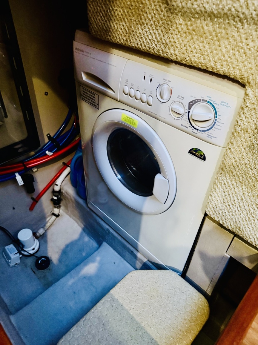 39' 2004 Sea Ray 390 Motor Yacht