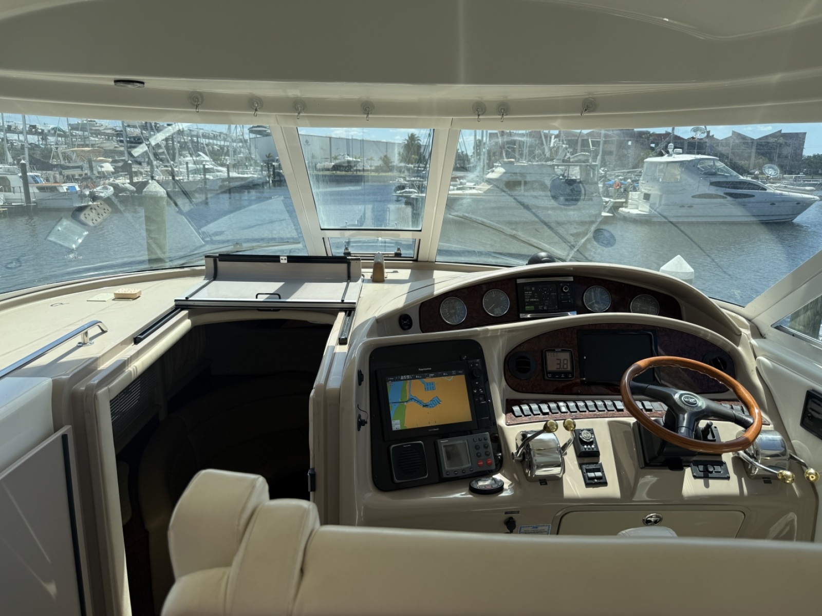 39' 2004 Sea Ray 390 Motor Yacht